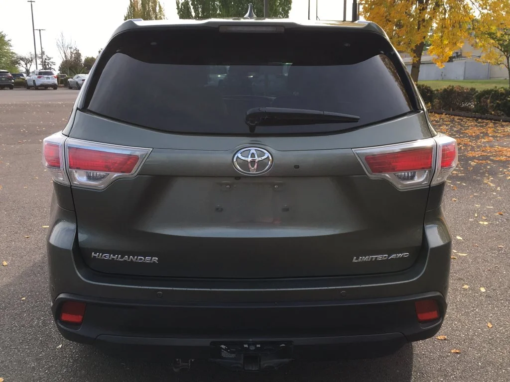 Used 2015 Green Toyota Limited image 5