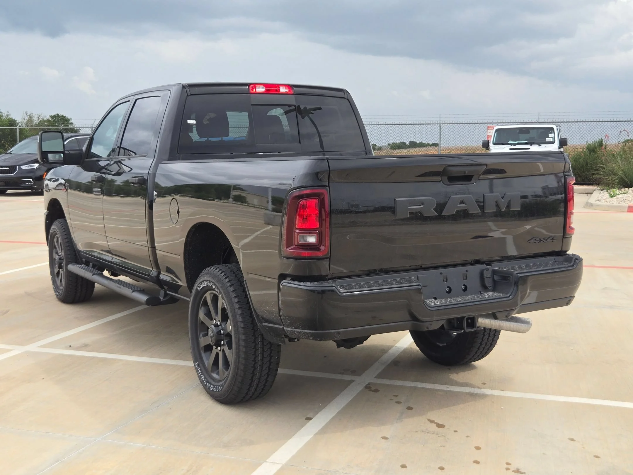 New 2026 Diamond Black Crystal Pearl-Coat Exterior Paint RAM  image 5