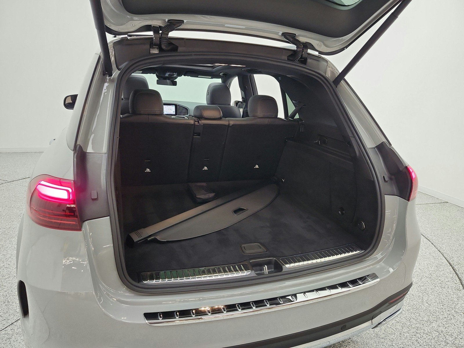 Used 2025 MANUFAKTUR Alpine Grey Mercedes-Benz GLE 450 4MATIC® SUV image 35