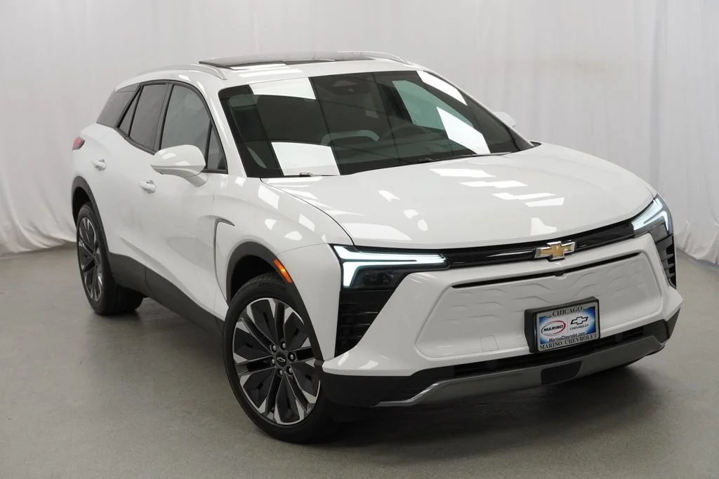 New 2026 Summit White Chevrolet LT image 33
