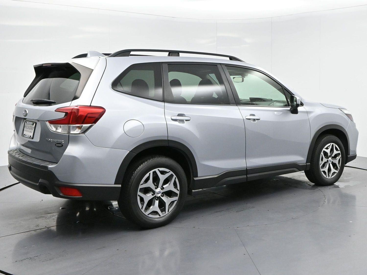 Used 2020 Ice Silver Metallic Subaru Premium image 7