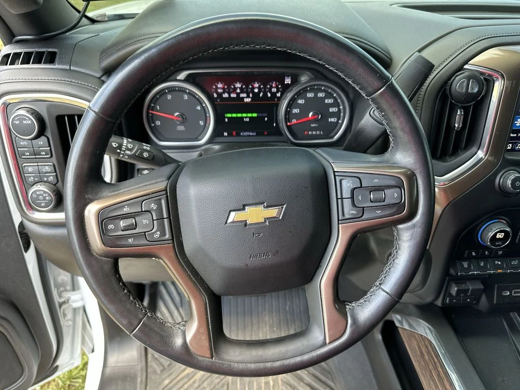 Used 2022 White Chevrolet High Country image 20