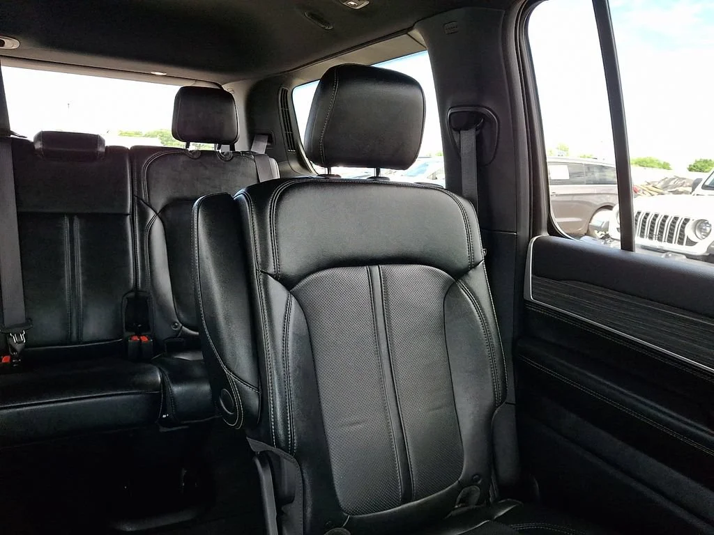 Used 2023 Diamond Black Crystal Pearlcoat Jeep Series III image 21