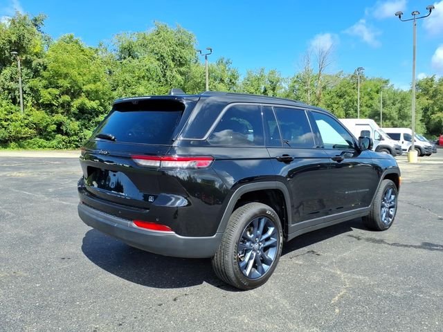 New 2026 Diamond Black Crystal Pearlcoat Jeep Limited image 7