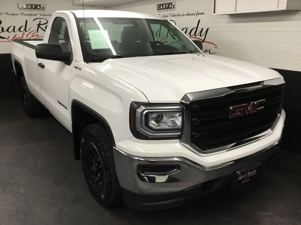 Used 2018 White GMC Base image 2