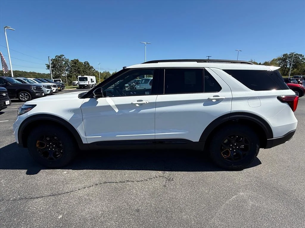 New 2027 Star White Metallic Tri-Coat Ford Tremor® image 1