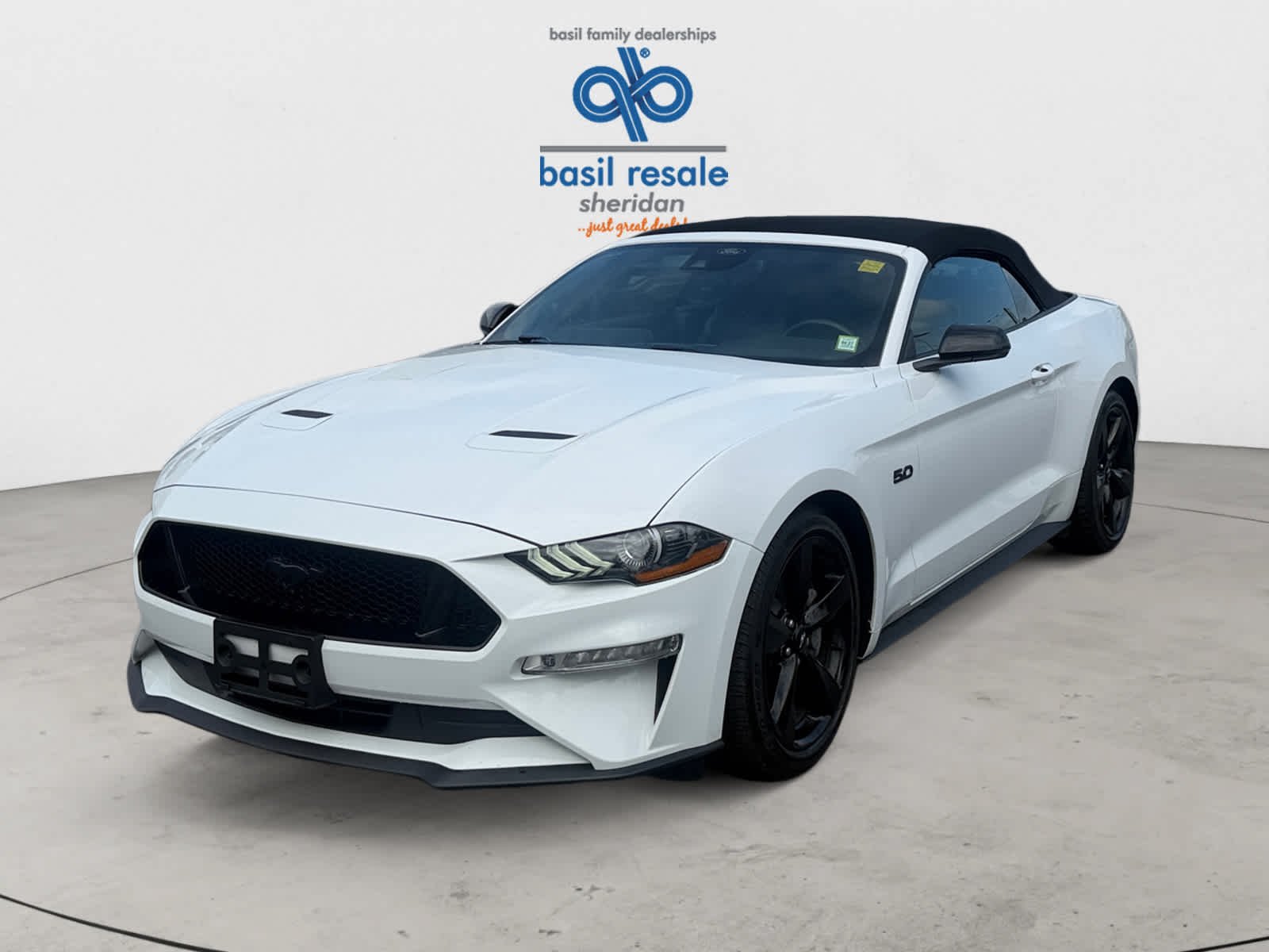 Used 2022 Oxford White Ford GT Premium image 2