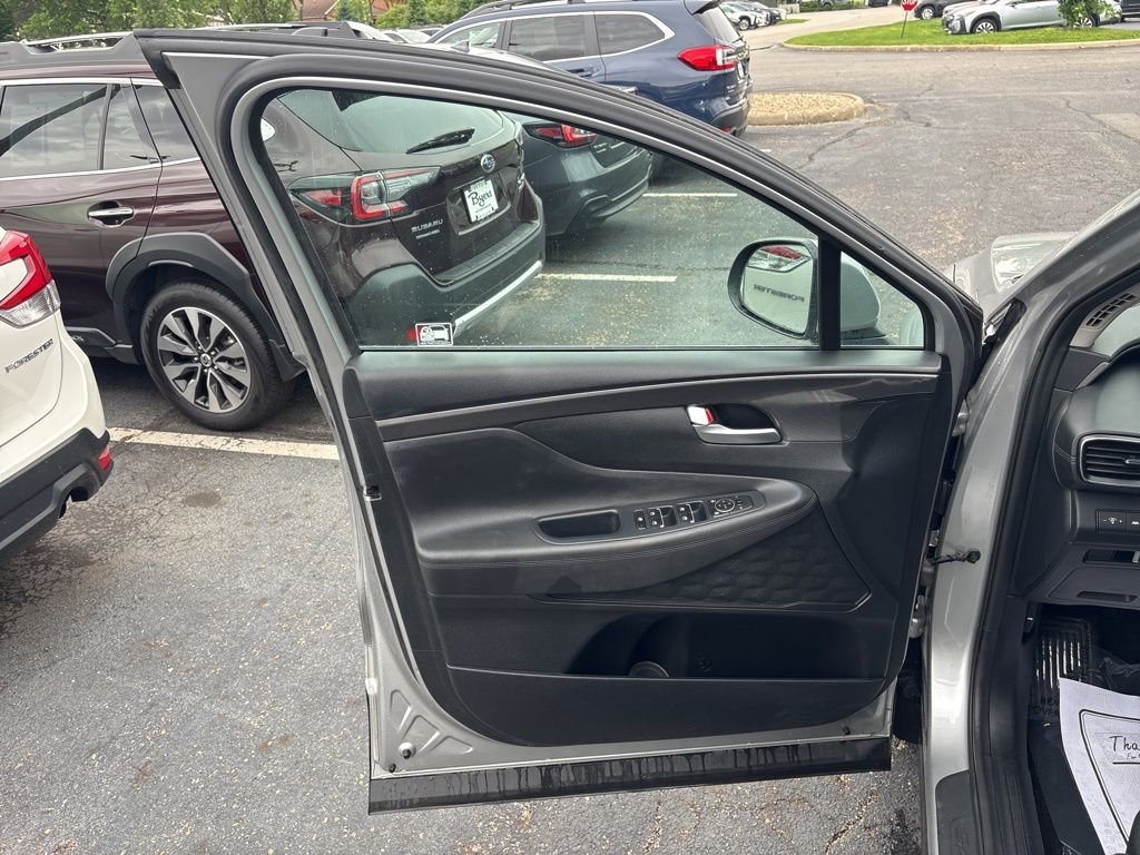 Used 2021 Silver Hyundai SE image 18
