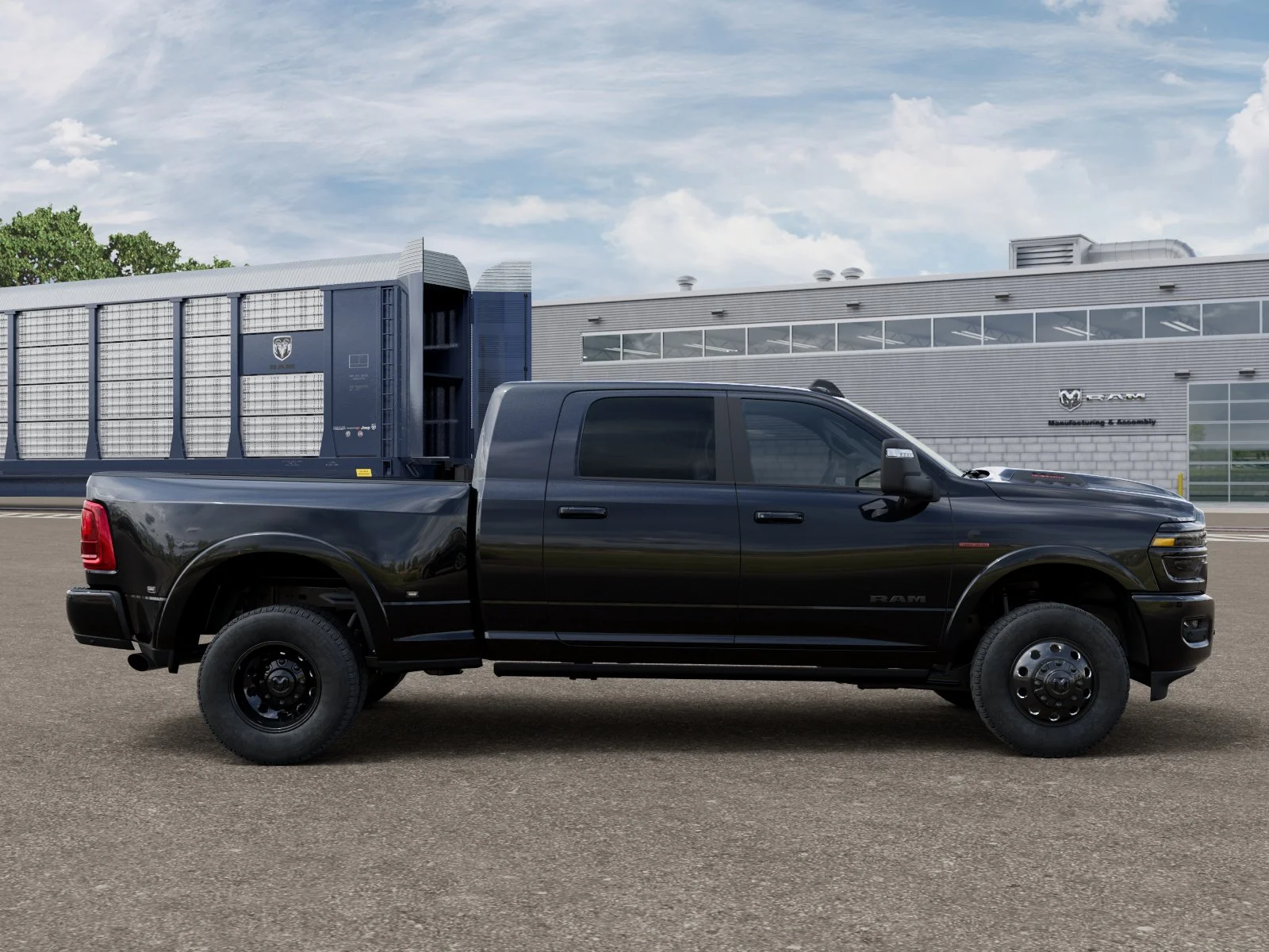 New 2026 Diamond Black Crystal Pearl-Coat Exterior Paint RAM Limited image 12