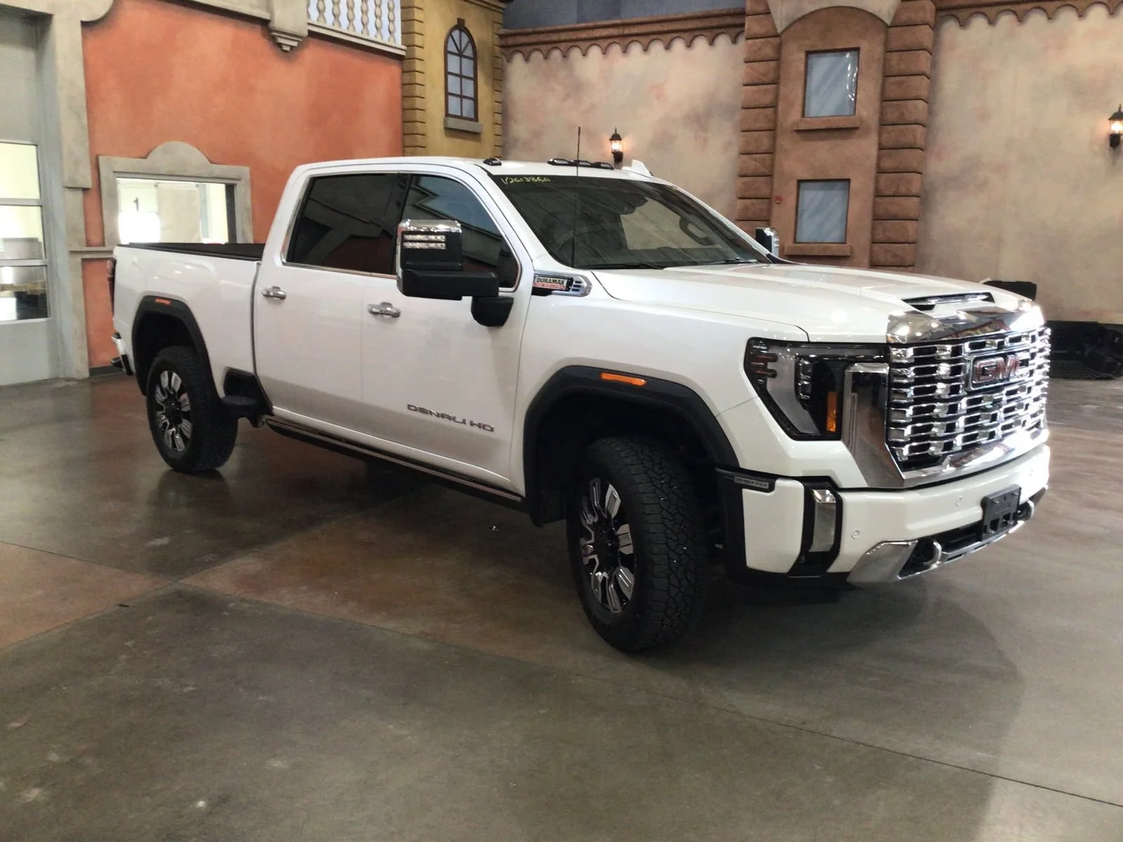 Used 2025 White Frost Tricoat GMC Denali image 4
