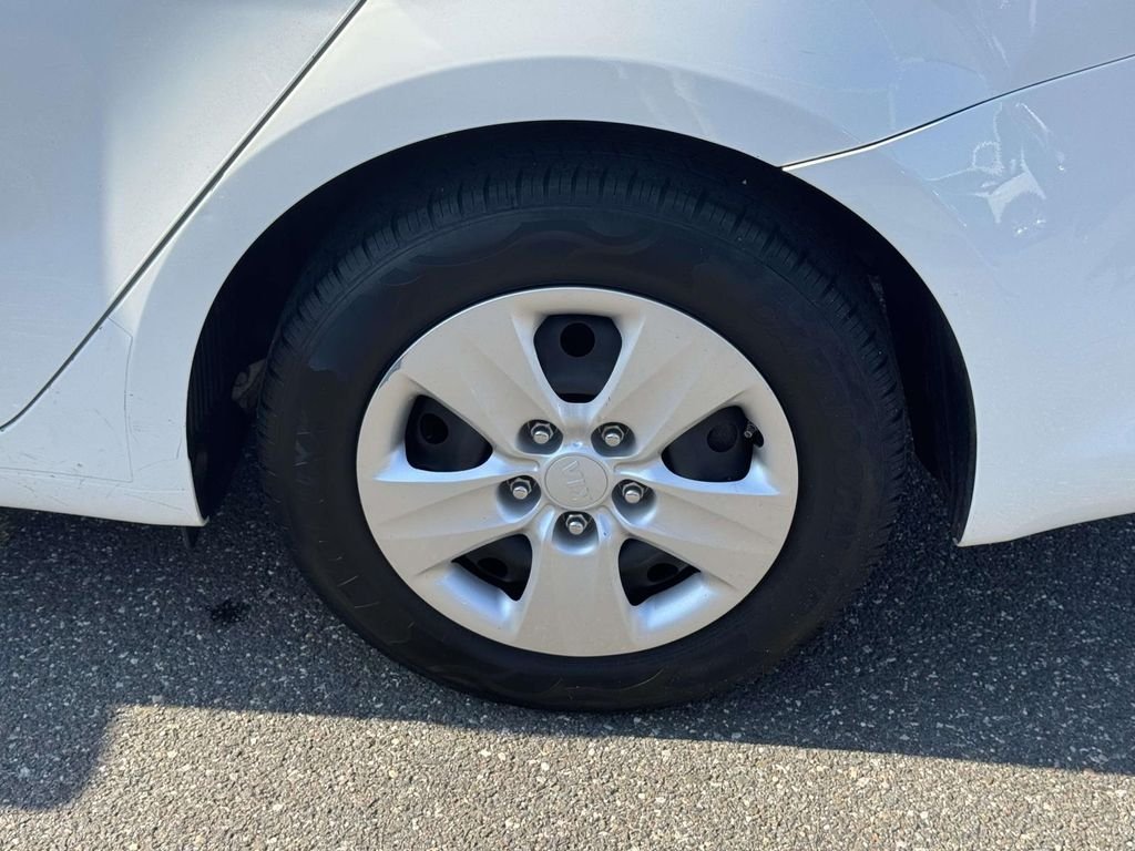 Used 2017 White Kia LX image 8