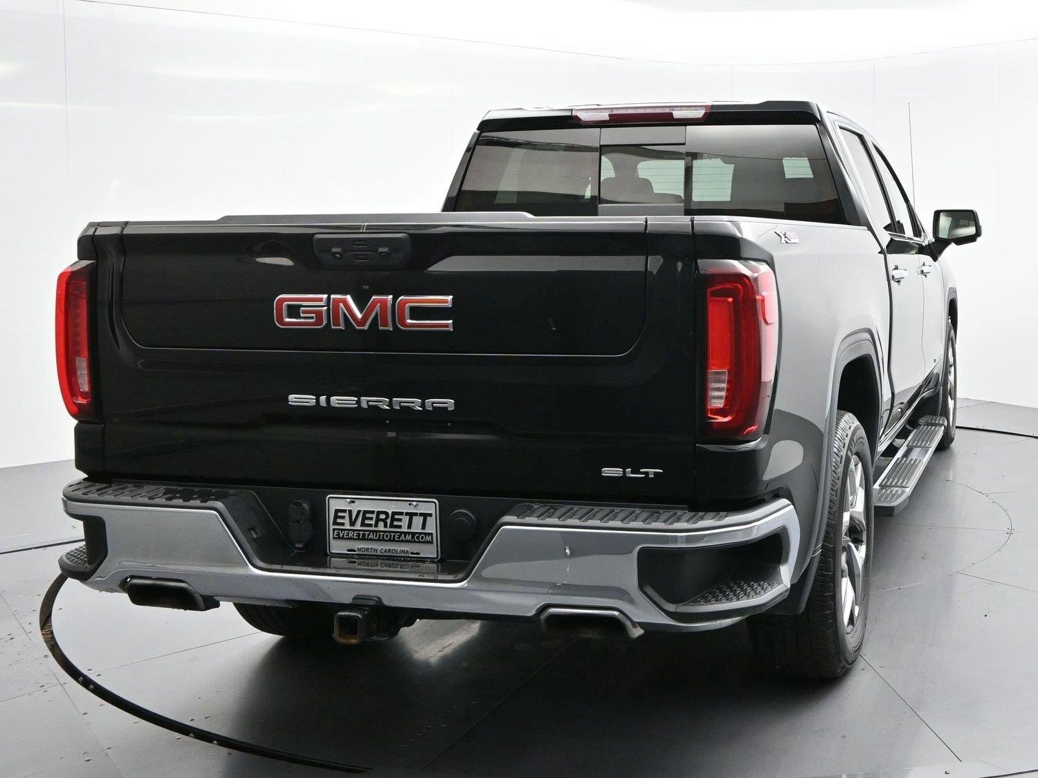 Used 2023 ONYX BLACK GMC SLT image 6