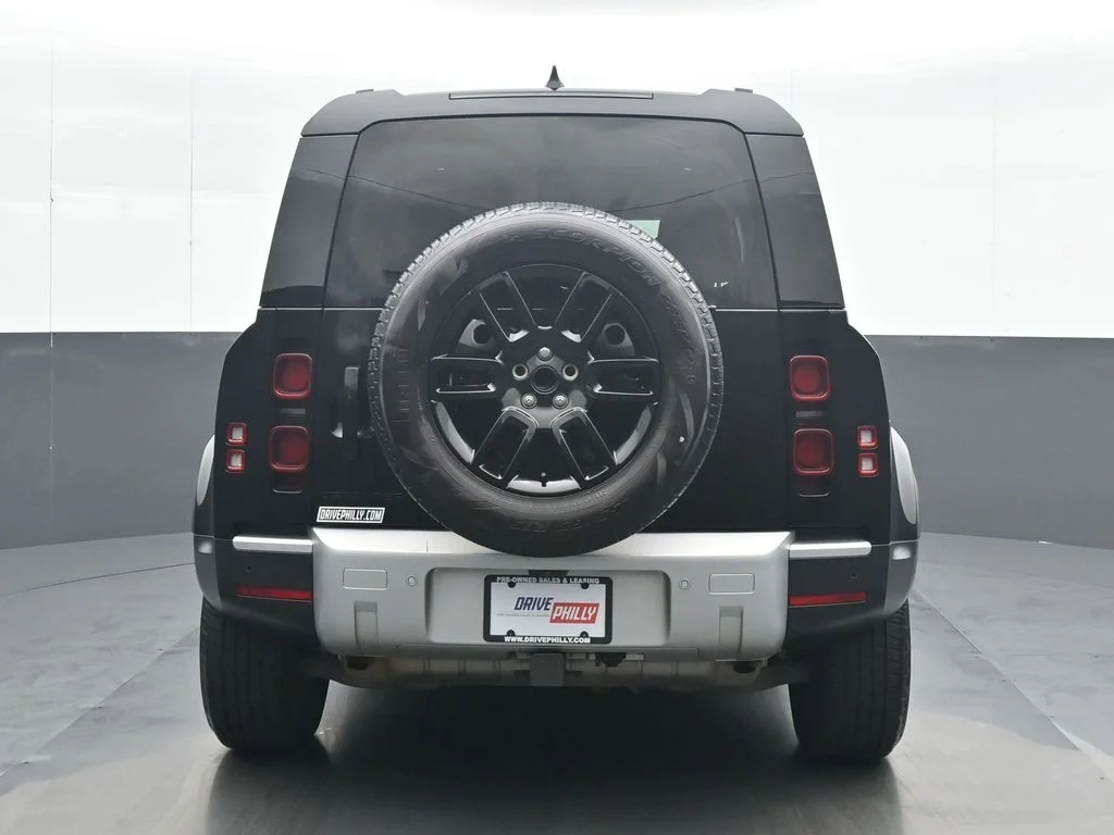 Used 2024 Black Land Rover S image 5