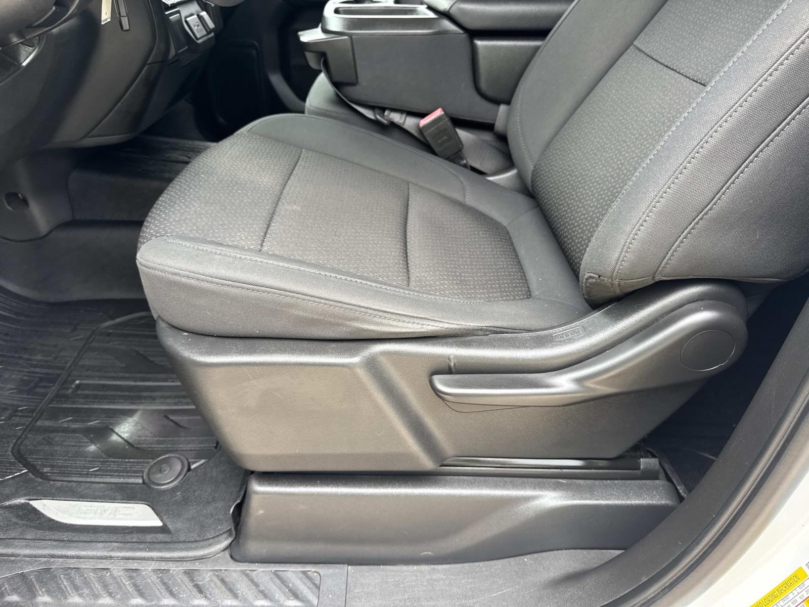 Used 2021 Summit White GMC  image 16