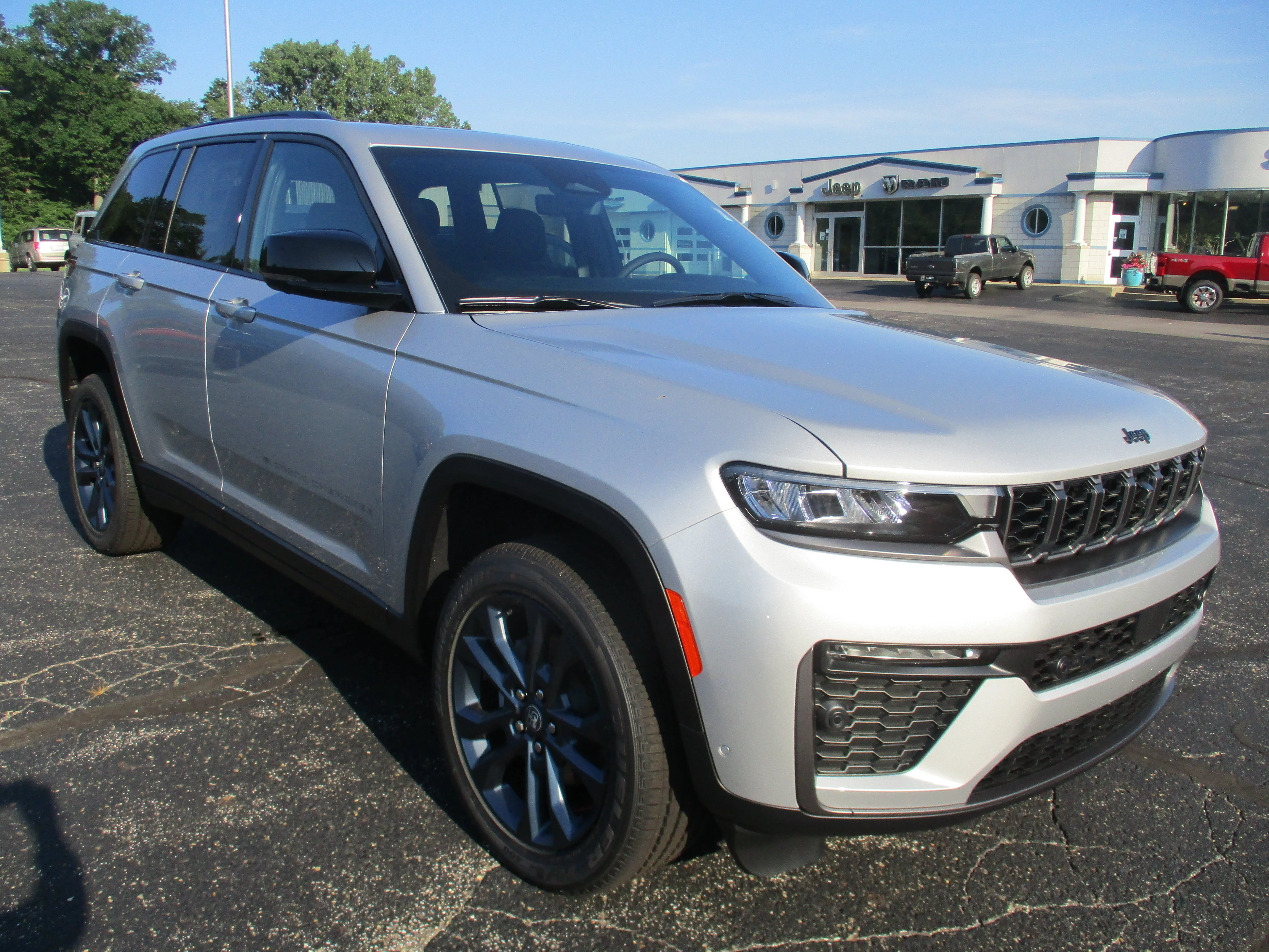 New 2026 Silver Zynith Jeep 85th Anniversary Edition image 2