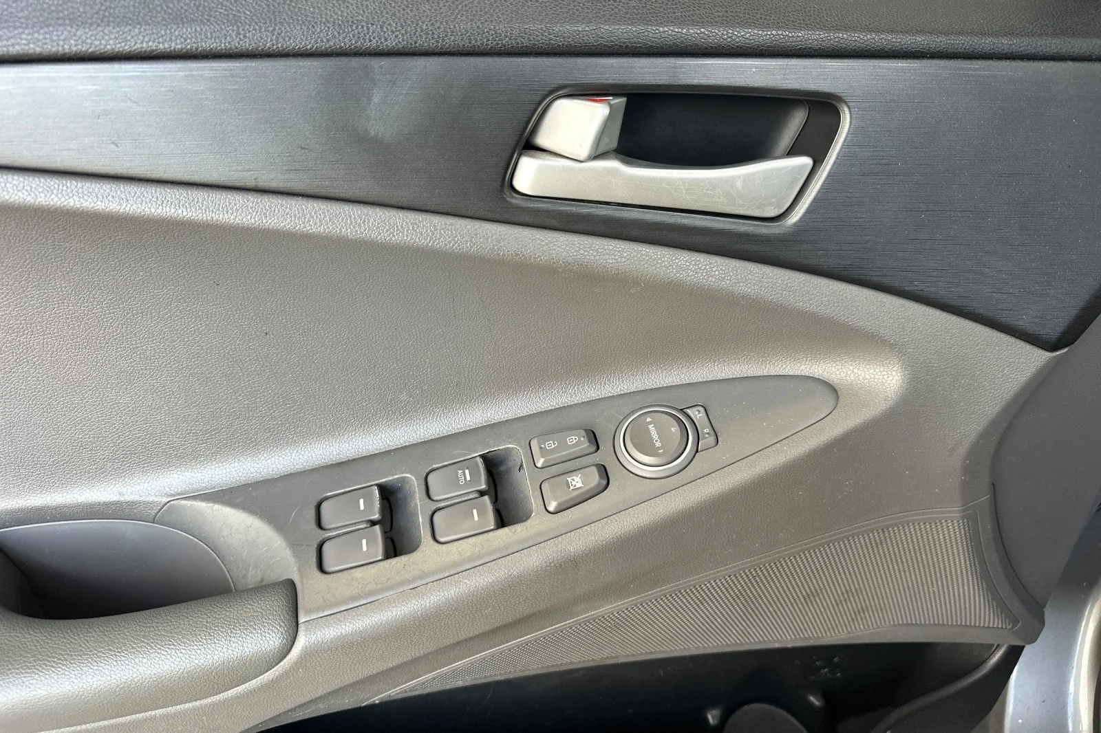 Used 2014 Harbor Gray Metallic Hyundai GLS image 11