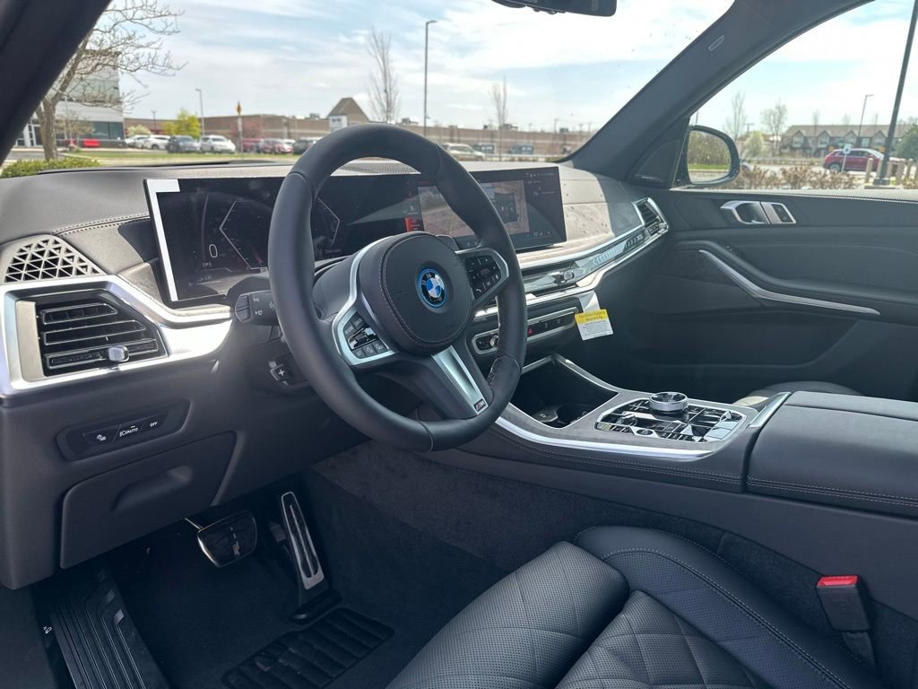 New 2026 Carbon Black Metallic BMW xDrive50e image 16