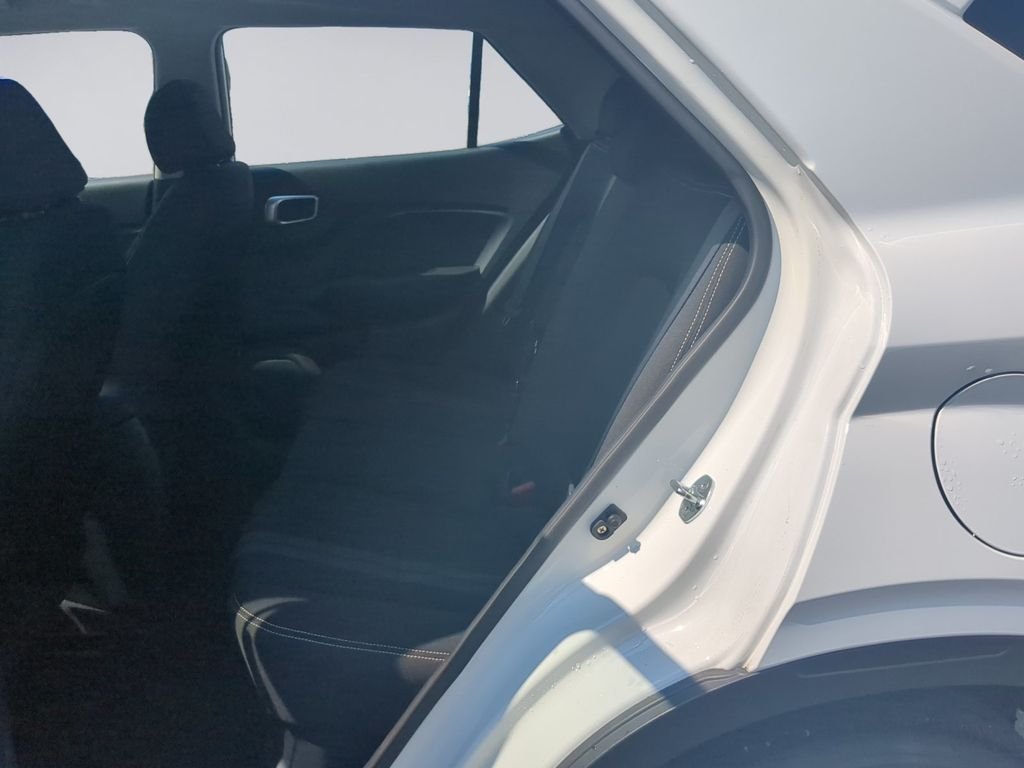 Used 2023 White Hyundai SEL image 18