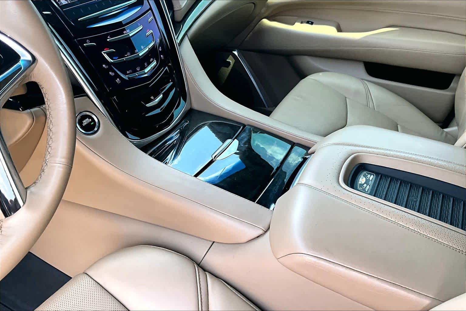 Used 2020 Crystal White Tricoat Cadillac Platinum image 17