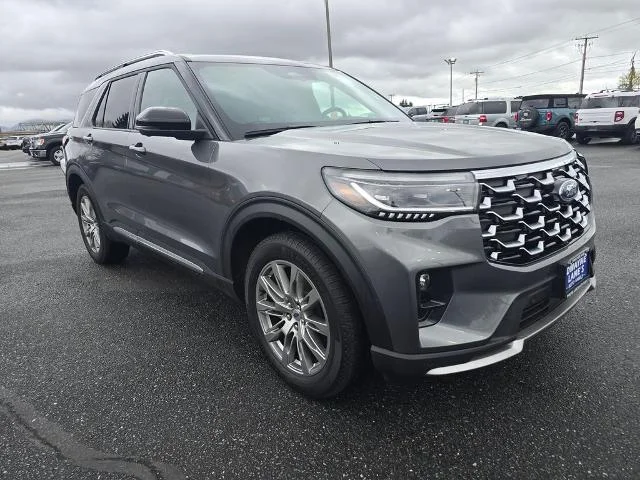 Used 2025 Gray Metallic Ford Platinum image 34