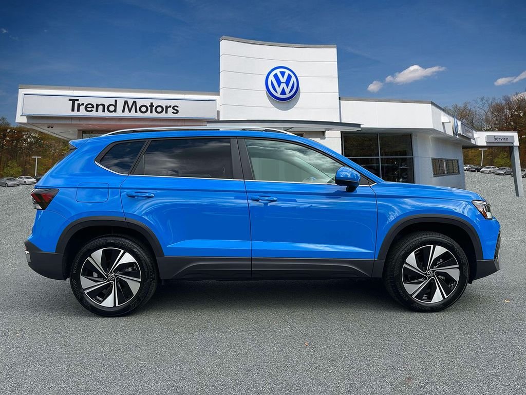 Certified Used 2025 Blue Volkswagen 1.5T SE image 7