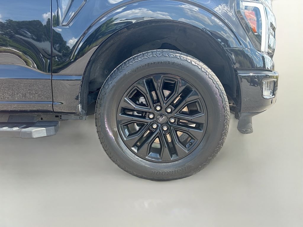 Used 2024  Ford Lariat image 10
