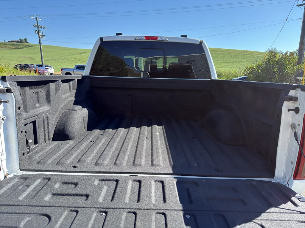 Used 2025 Oxford White Ford XLT image 10