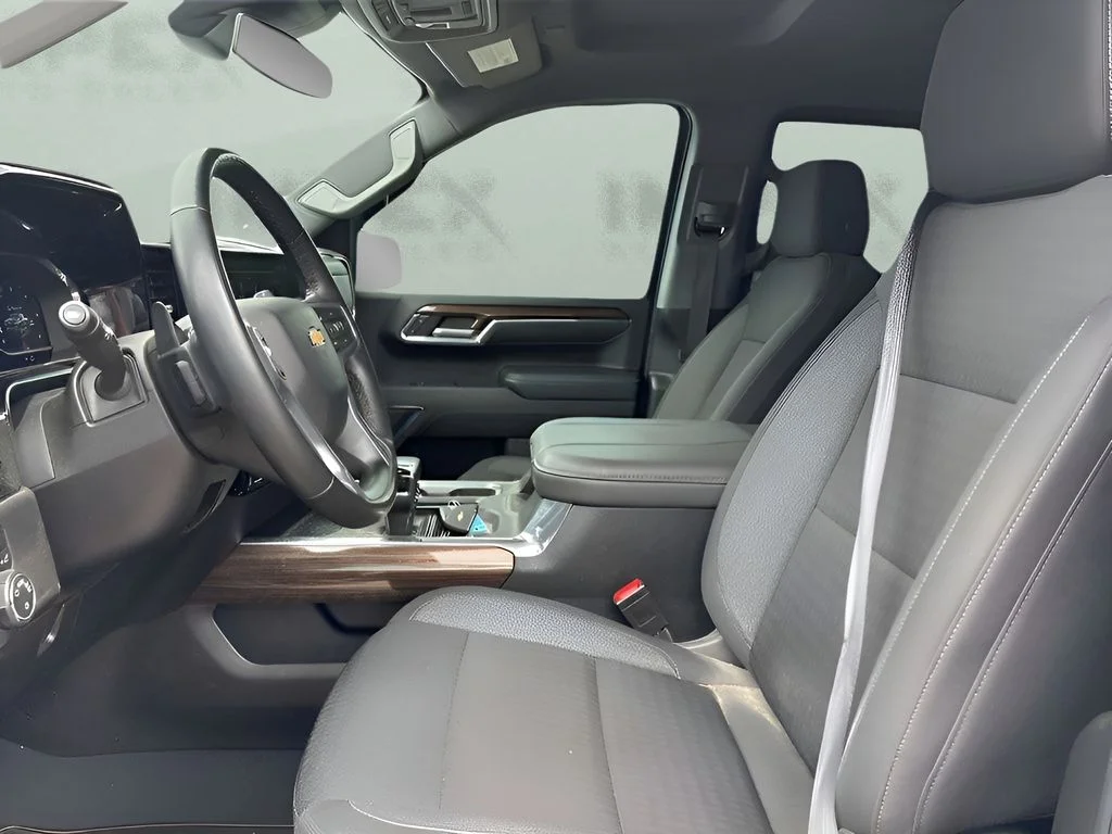 Used 2024 White Chevrolet LT image 8