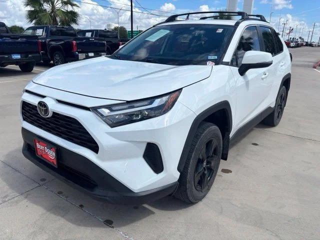 Used 2023 White Toyota XLE image 3