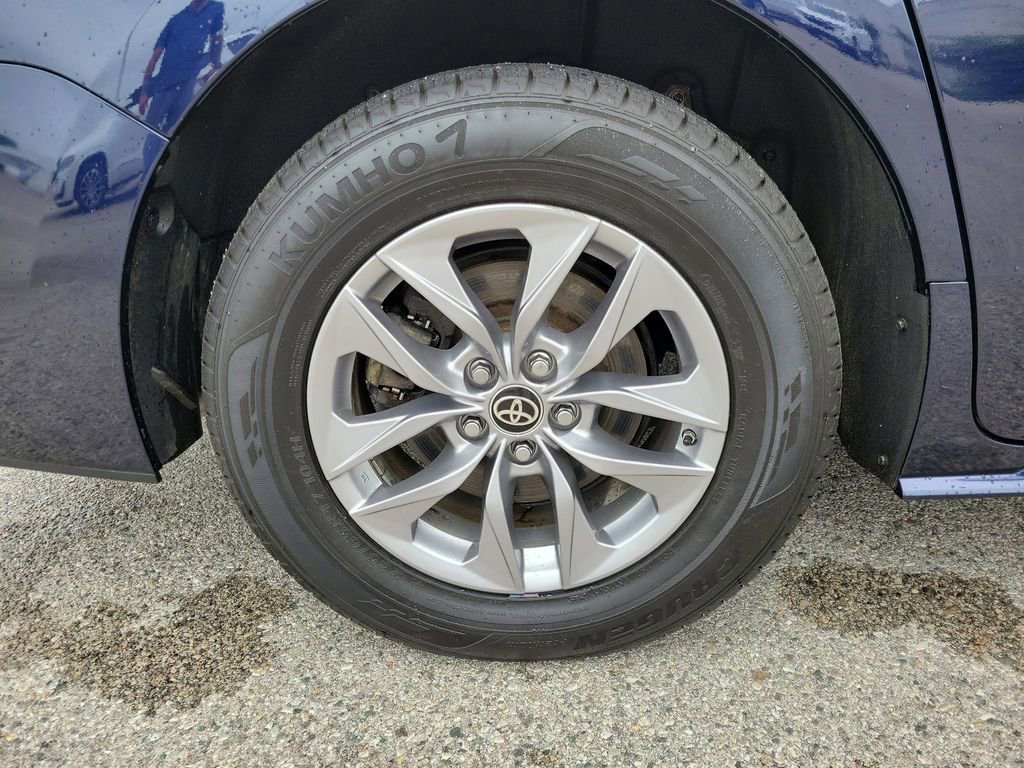 Used 2023  Toyota XLE image 5
