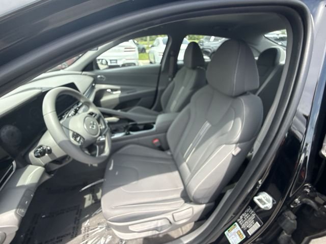 Used 2023 Black Hyundai SEL image 11