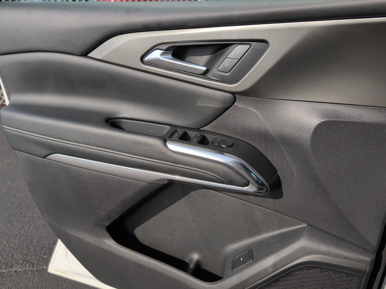 Used 2025 Summit White Chevrolet LT image 15