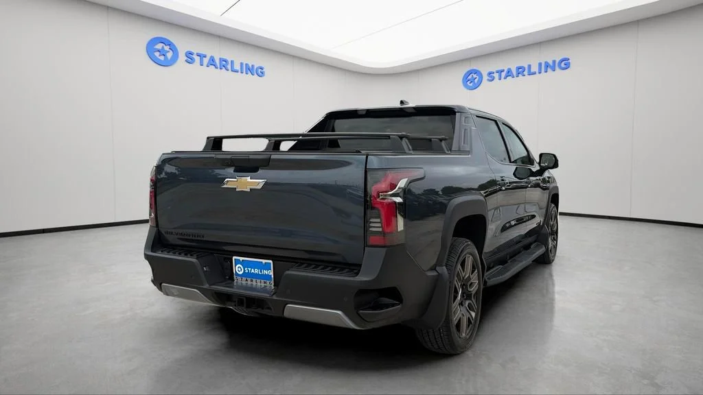 Used 2026 Blue Smoke Metallic Chevrolet LT - Standard Range image 8