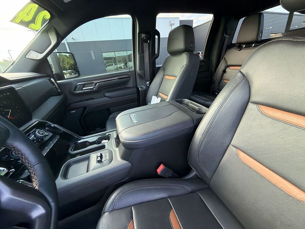 Used 2024 White GMC AT4 image 20