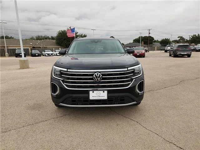 Used 2025 Platinum Gray Metallic Volkswagen 2.0T SE w/Technology Front-Wheel Drive image 7