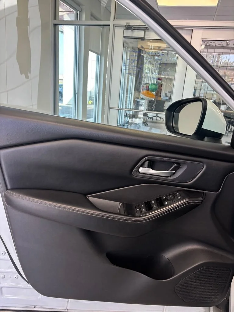 2024 Nissan Rogue SV - Photo 6