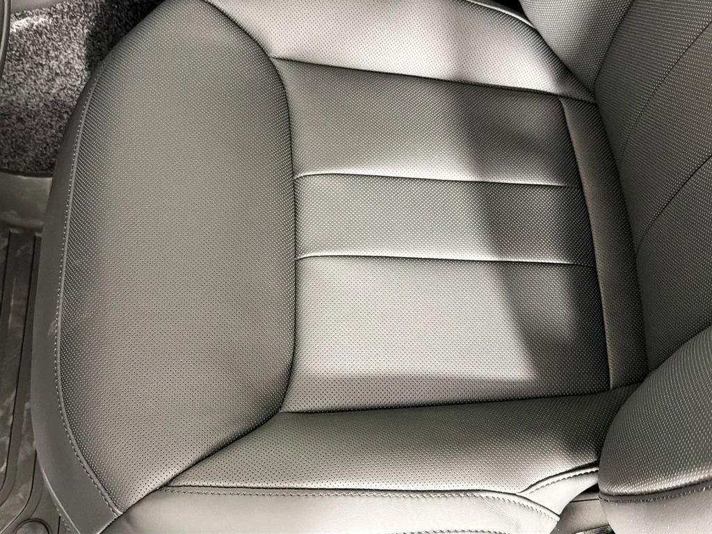 New 2026 Santorini Black Land Rover SE 7 Seats image 20