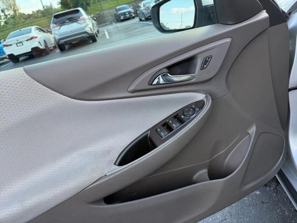 Used 2018 Silver Ice Metallic Chevrolet LT image 21