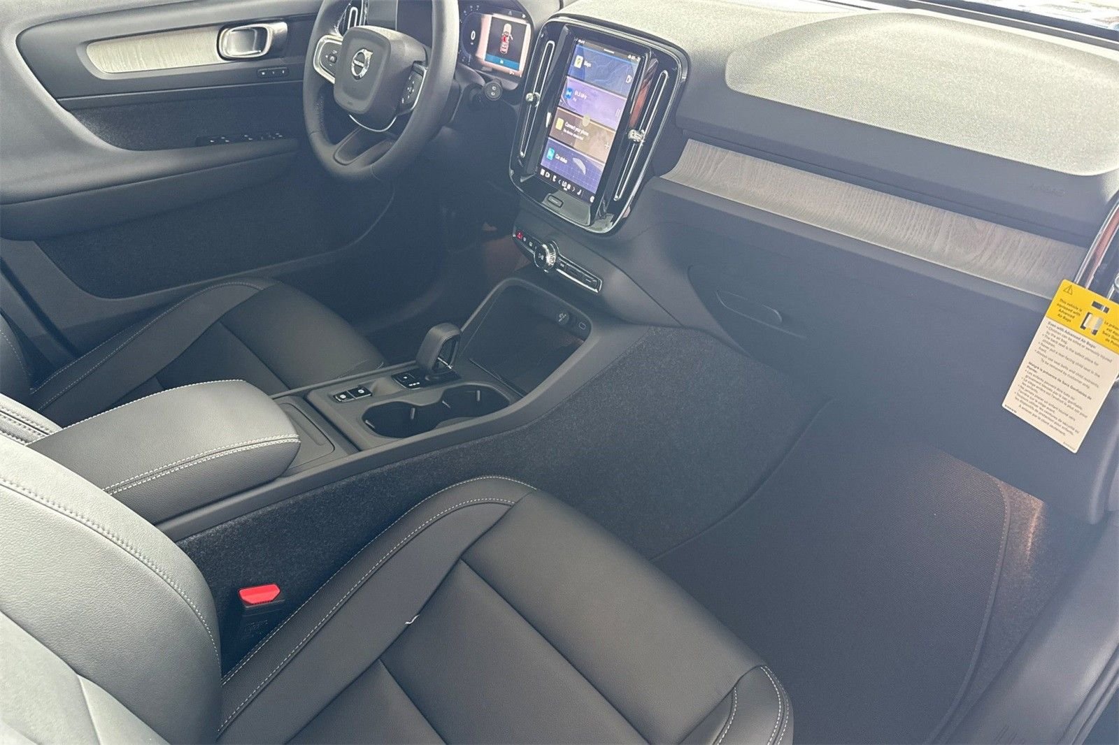 2025 Volvo XC40 Core - Photo 15