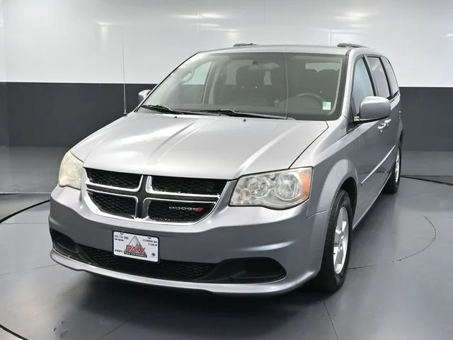 Used 2013 Silver Dodge SXT image 11