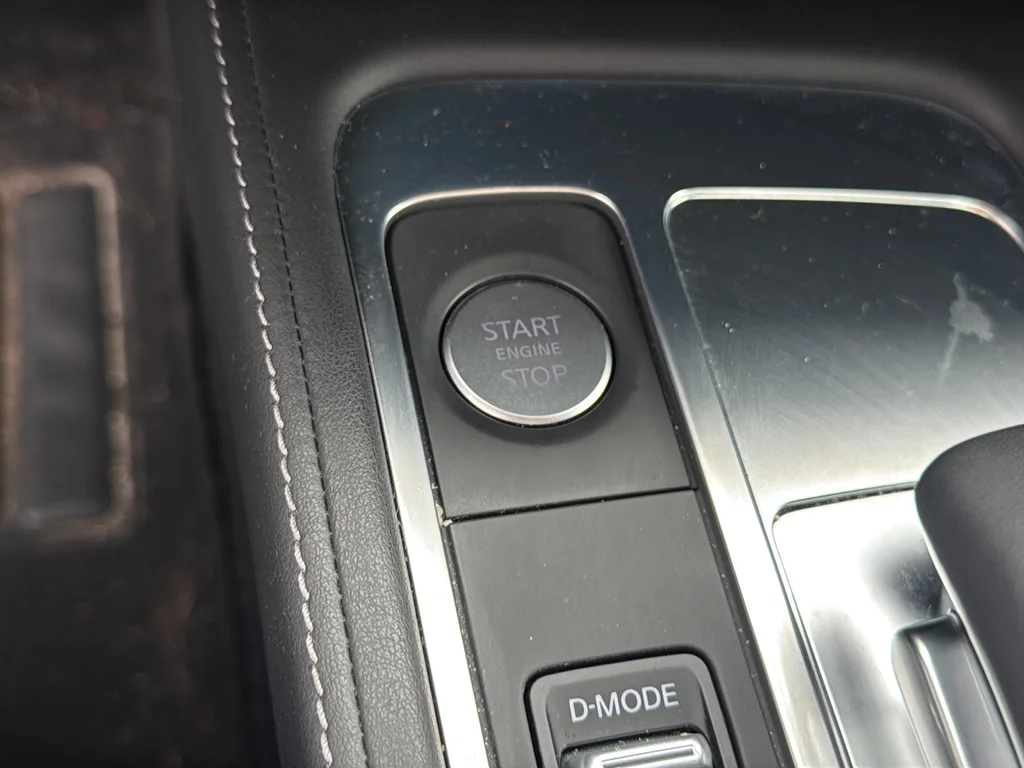 Used 2025 Gray INFINITI LUXE image 10