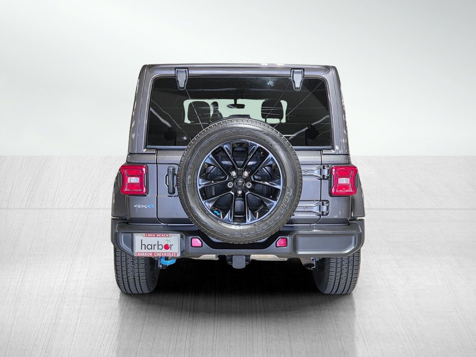 Used 2022 Granite Crystal Metallic Clearcoat Jeep Unlimited Sahara 4xe image 6