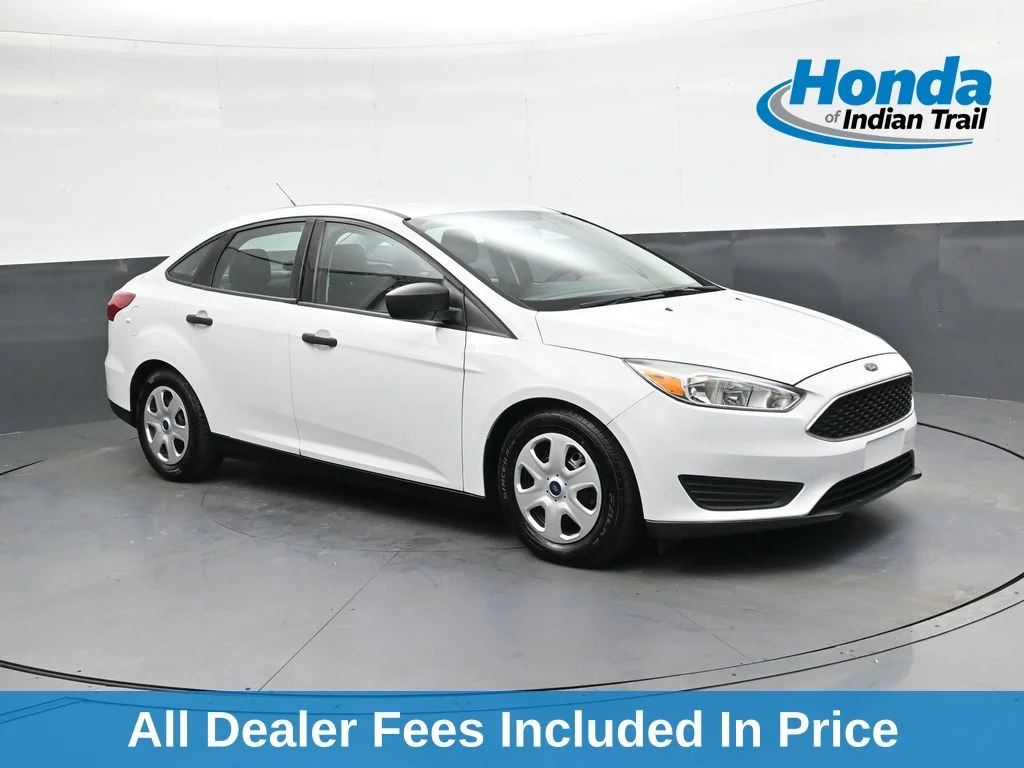 2015 Ford Focus Sedan S's photo