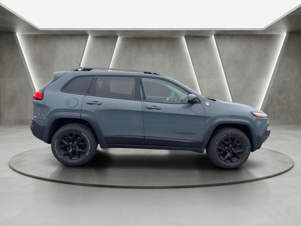 Used 2015 Gray Jeep Trailhawk image 8