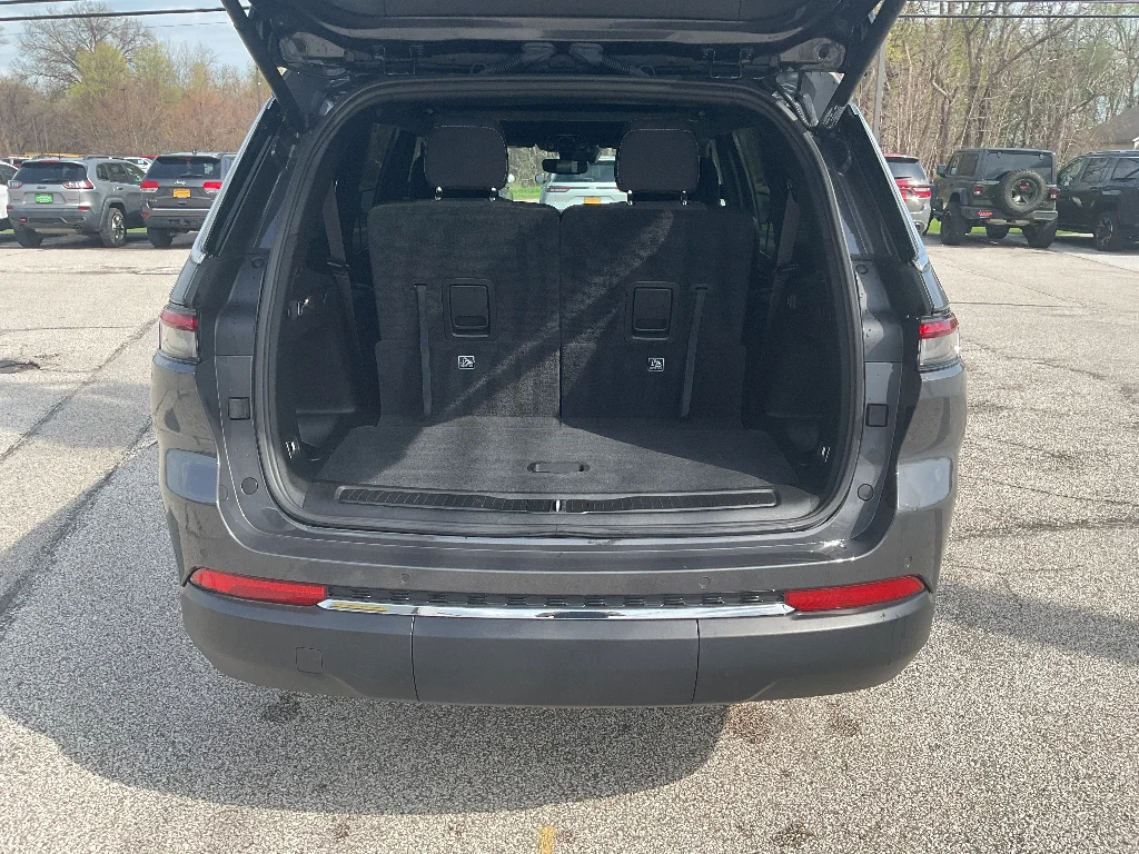 Used 2024 BALTIC GRAY METAL Jeep Laredo X image 15
