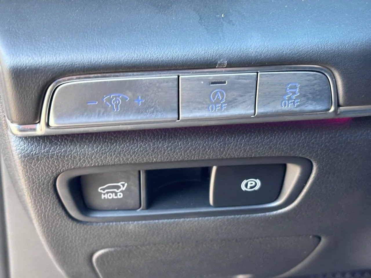 Used 2024 Capri Blue Genesis 2.5T image 10