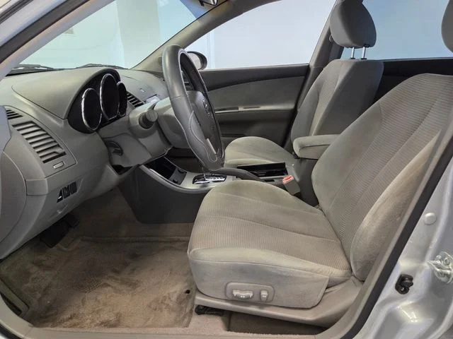 Used 2006 Silver Nissan 2.5 S image 11