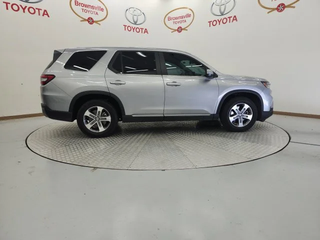 Used 2025  Honda EX-L image 3