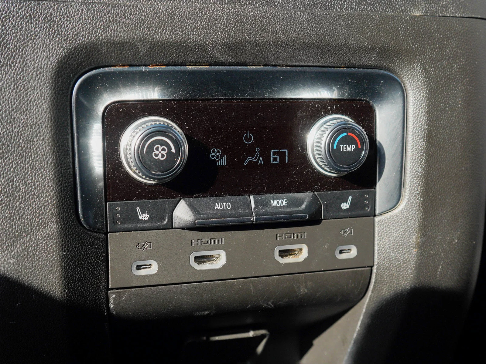 Used 2023 White Frost Tricoat GMC Denali Ultimate image 19