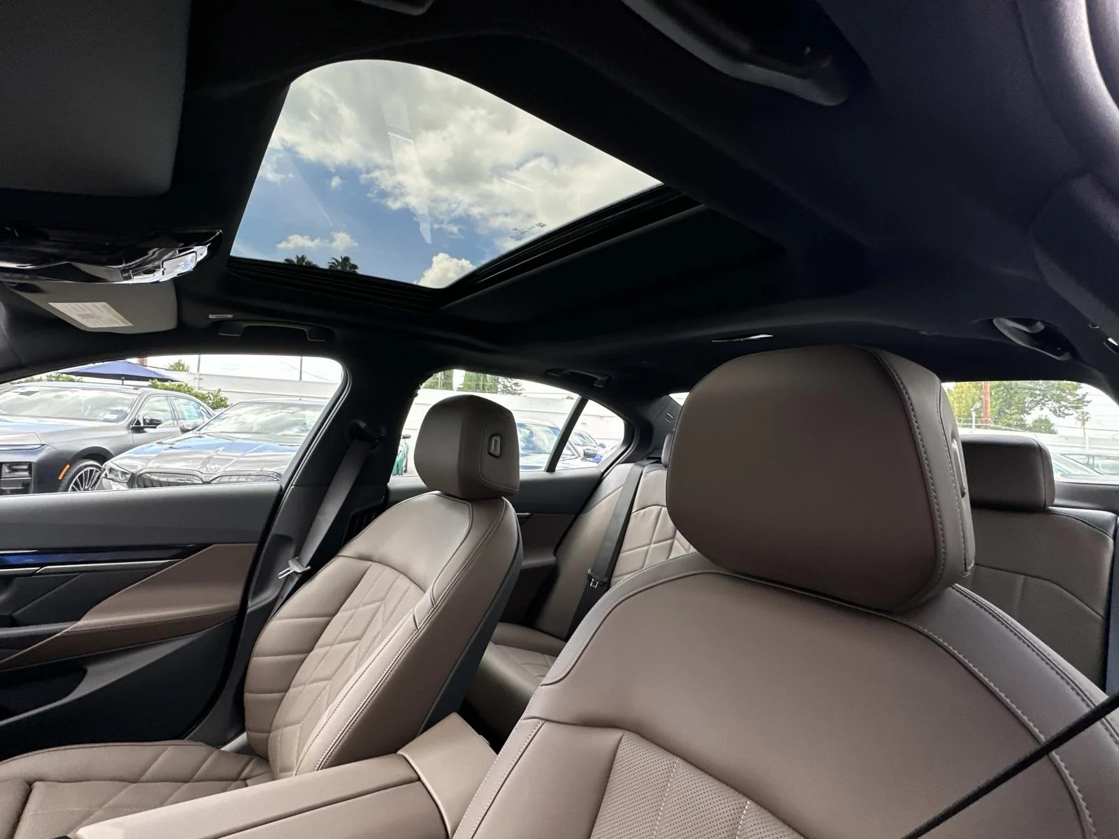 New 2026 Phytonic Blue Metallic BMW M60 image 7